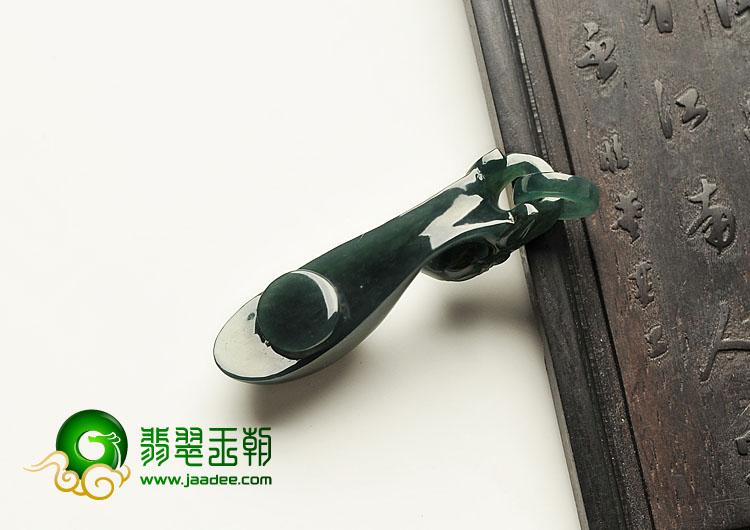 糯冰种油青缅甸翡翠A货龙钩挂件