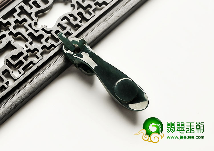 糯冰种油青缅甸翡翠A货龙钩挂件