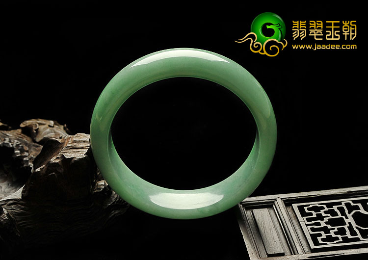 糯冰种淡绿缅甸翡翠A货手镯（53.8mm）