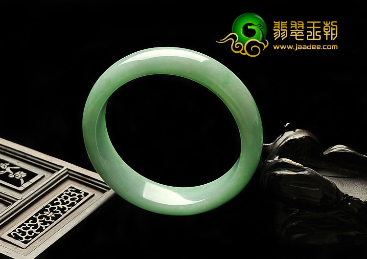 糯冰种淡绿缅甸翡翠A货手镯（53.8mm）
