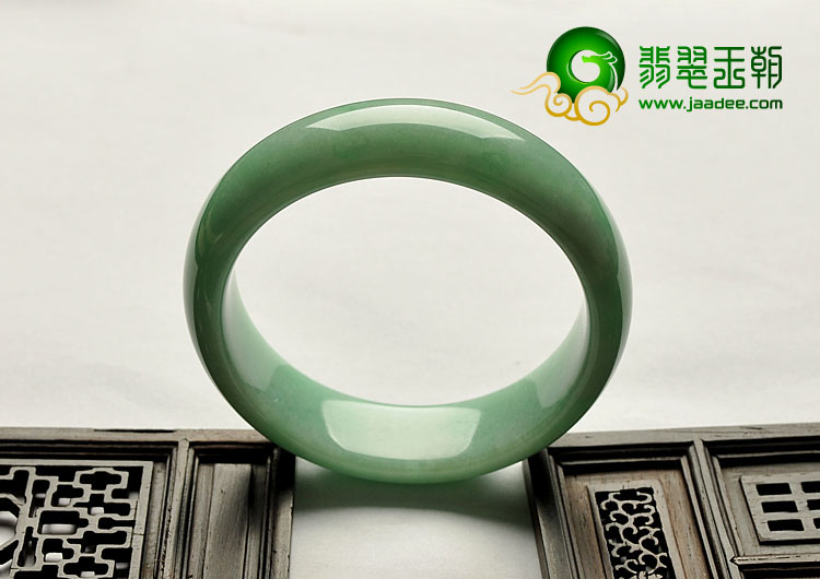 糯冰种淡绿缅甸翡翠A货手镯（53.8mm）