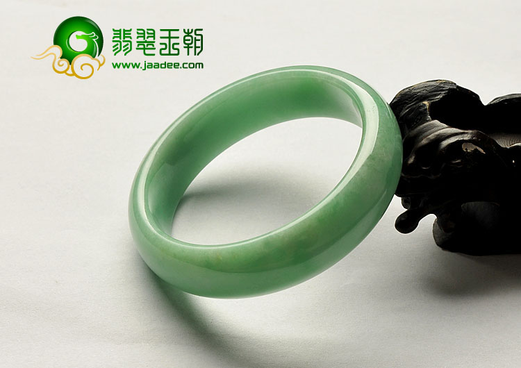 糯冰种淡绿缅甸翡翠A货手镯（53.8mm）