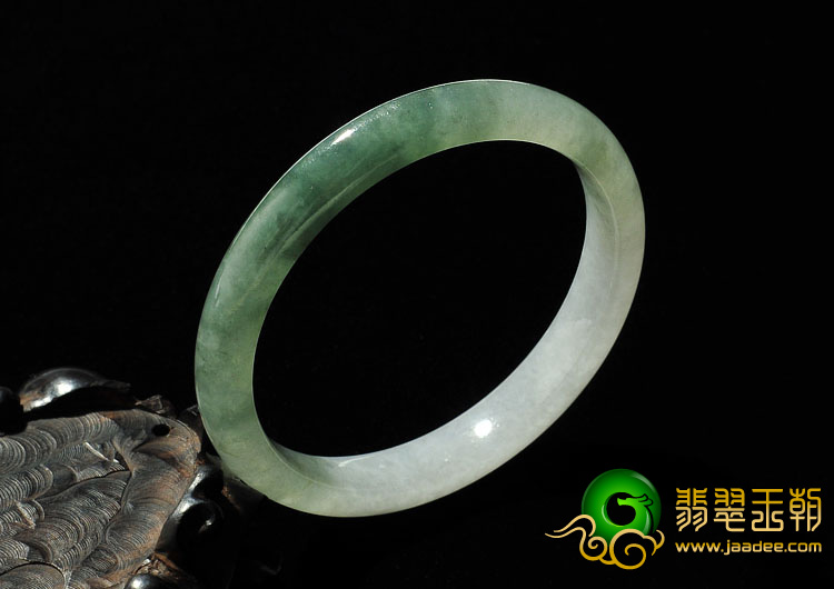 糯冰种晴水缅甸翡翠A货手镯（55.7mm）