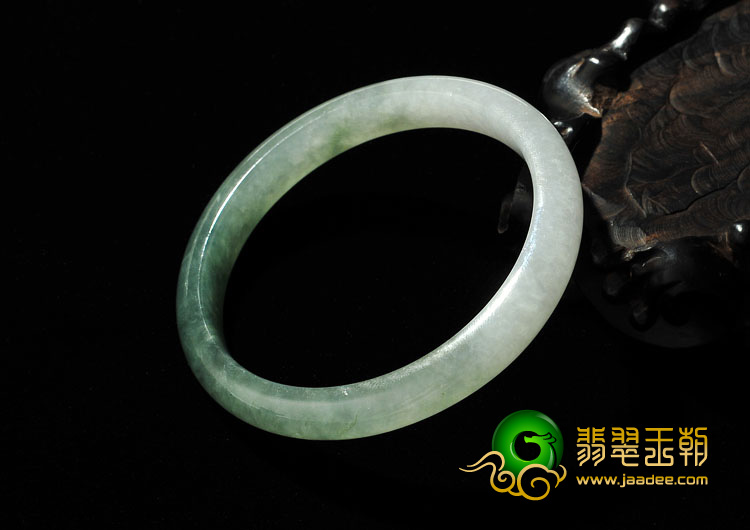 糯冰种晴水缅甸翡翠A货手镯（55.7mm）