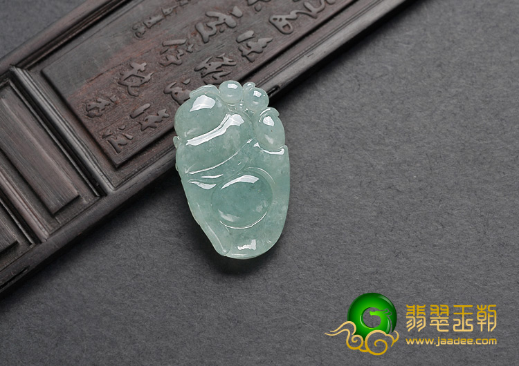 糯冰种晴水缅甸翡翠A货逍遥佛挂件
