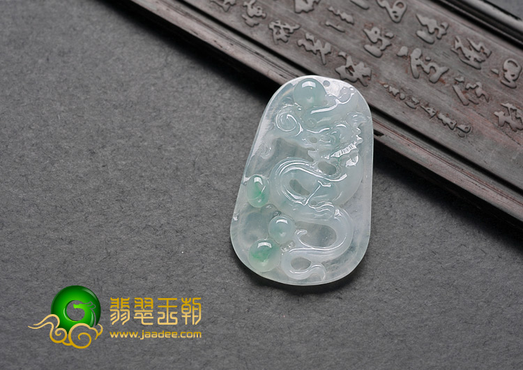 冰种飘花缅甸翡翠A货龙牌挂件
