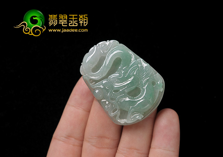 糯冰种晴水缅甸翡翠A货龙牌挂件