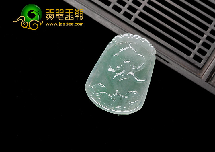 糯冰种晴水缅甸翡翠A货龙牌挂件