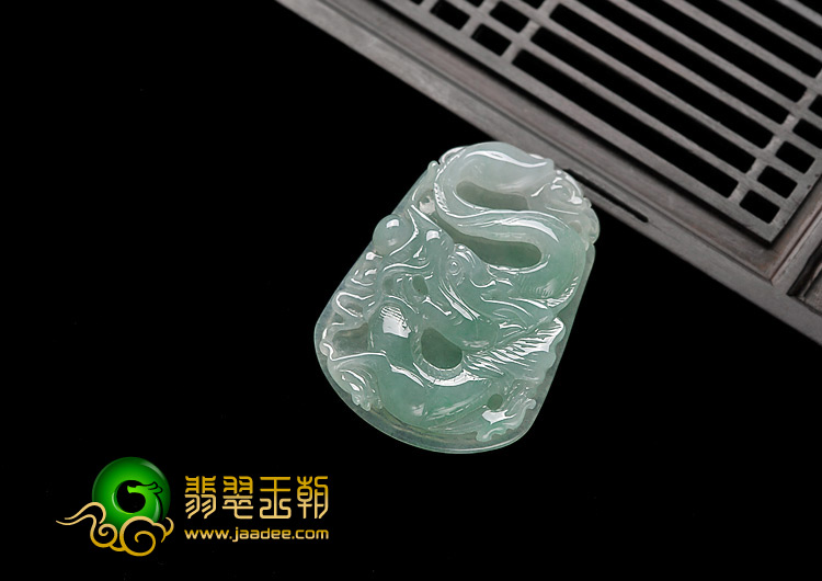 糯冰种晴水缅甸翡翠A货龙牌挂件