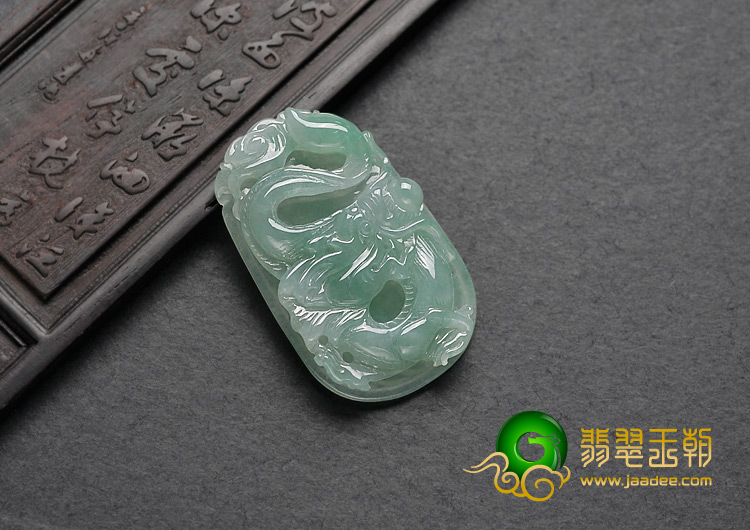 糯冰种晴水缅甸翡翠A货龙牌挂件