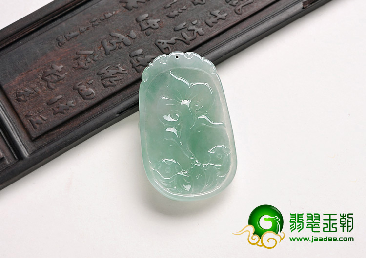 糯冰种晴水缅甸翡翠A货龙牌挂件