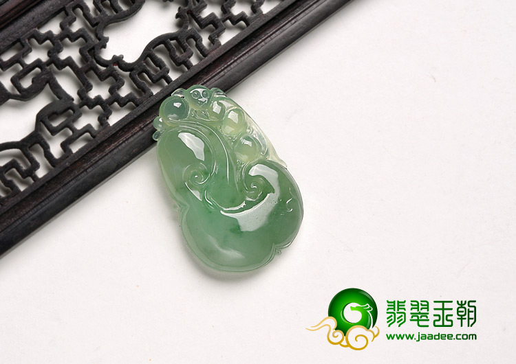 糯冰种晴水缅甸翡翠A货如意挂件