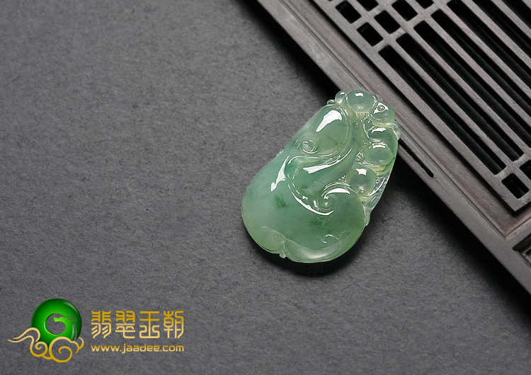 糯冰种晴水缅甸翡翠A货如意挂件