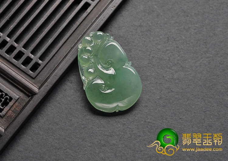 糯冰种晴水缅甸翡翠A货如意挂件