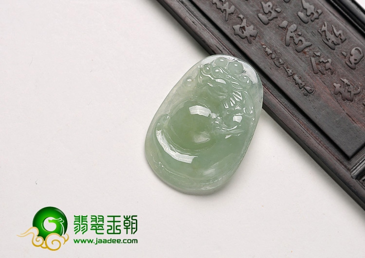 糯冰种晴水缅甸翡翠A货龙吐珠挂件