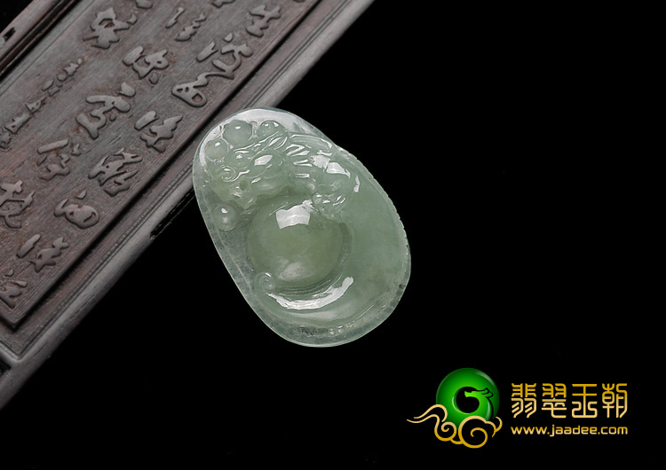 糯冰种晴水缅甸翡翠A货龙吐珠挂件