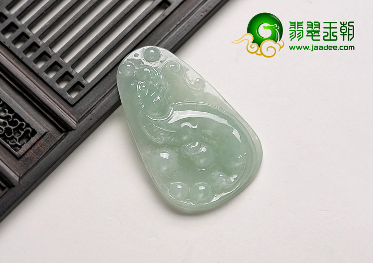 糯冰种晴水缅甸翡翠A货龙吐珠挂件
