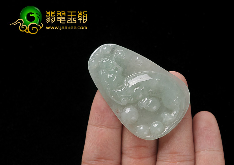糯冰种晴水缅甸翡翠A货龙吐珠挂件
