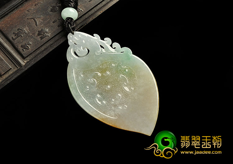 糯冰种三彩缅甸翡翠A货府中有龙挂件