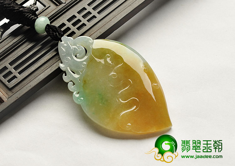 糯冰种三彩缅甸翡翠A货府中有龙挂件