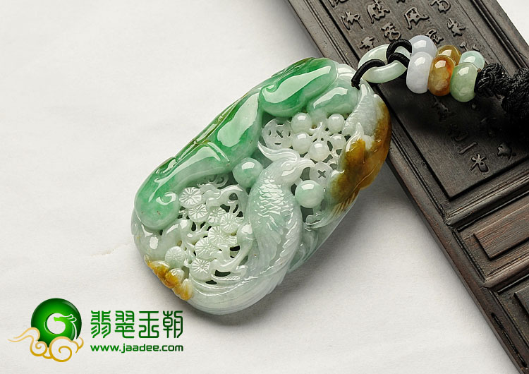 糯冰种三彩缅甸翡翠A货喜上眉梢挂件