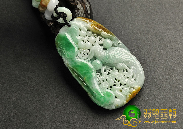 糯冰种三彩缅甸翡翠A货喜上眉梢挂件
