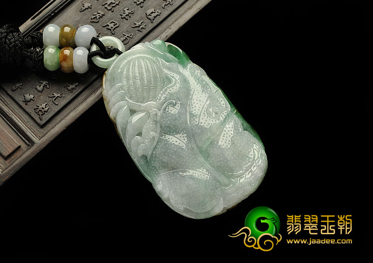 糯冰种三彩缅甸翡翠A货喜上眉梢挂件