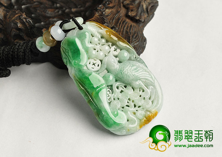 糯冰种三彩缅甸翡翠A货喜上眉梢挂件