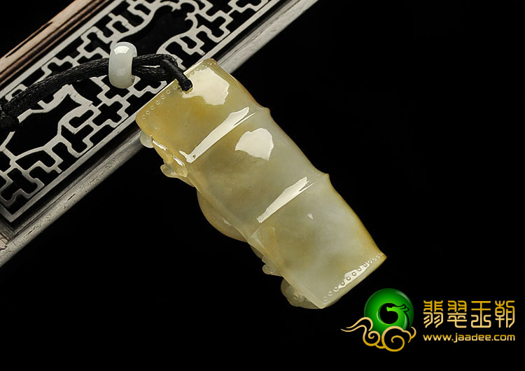 冰种黄翡缅甸翡翠A货螭龙挂件