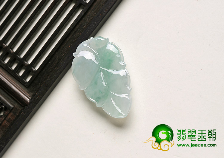 糯冰种翠色缅甸翡翠A货叶子挂件