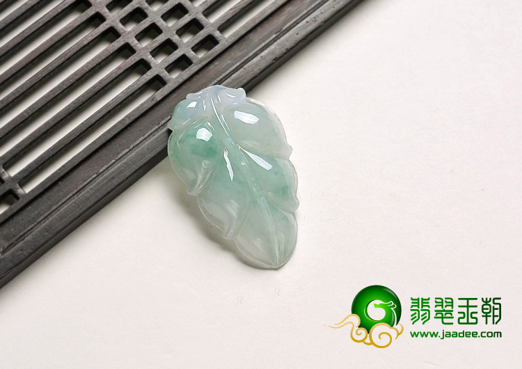 糯冰种翠色缅甸翡翠A货叶子挂件