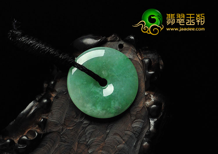 糯冰种浅绿色缅甸翡翠A货平安扣挂件