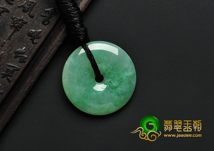 糯冰种浅绿色缅甸翡翠A货平安扣挂件