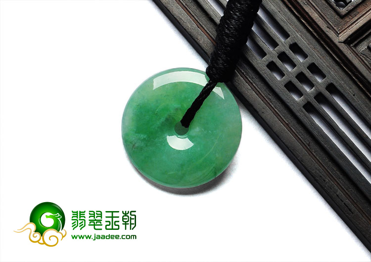 糯冰种浅绿色缅甸翡翠A货平安扣挂件