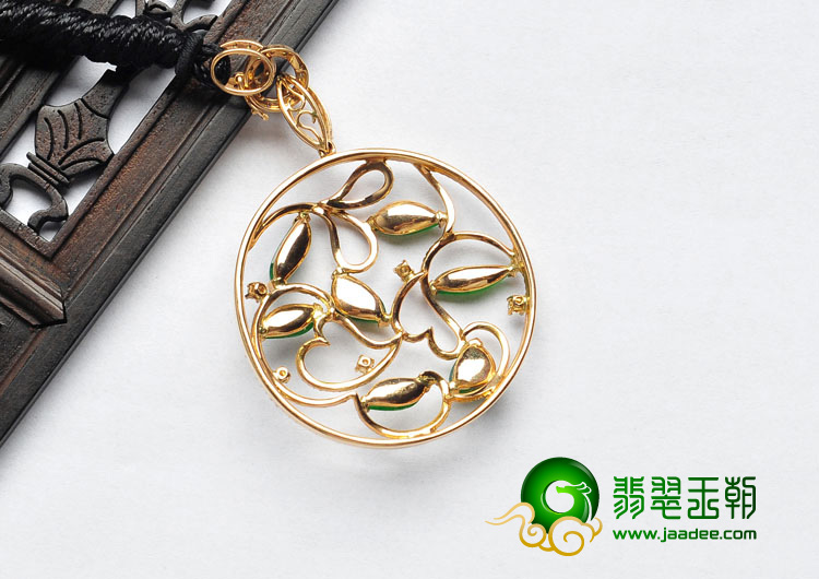 冰种正阳绿缅甸翡翠A货镶玫瑰金花好月圆胸坠（真钻）