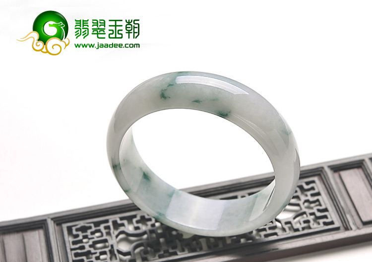 糯冰种飘花缅甸翡翠A货手镯（58.5mm）