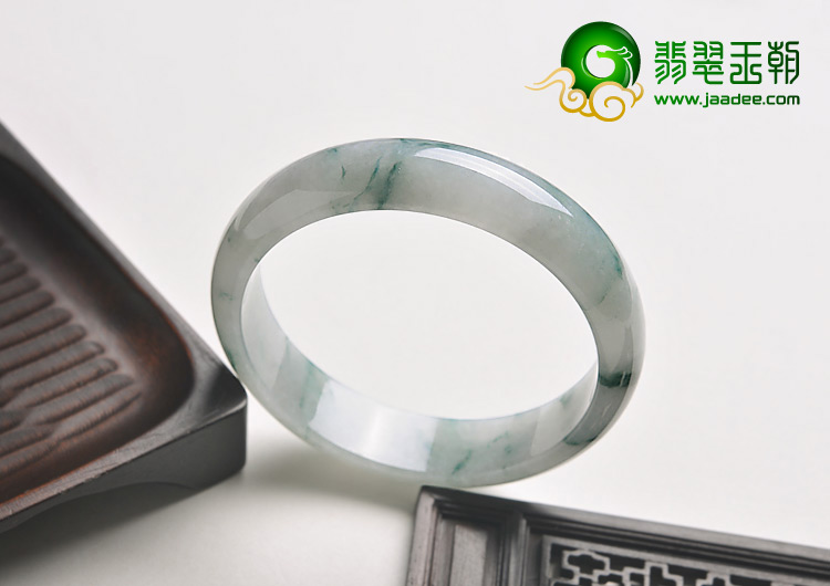 糯冰种飘花缅甸翡翠A货手镯（61.5mm）