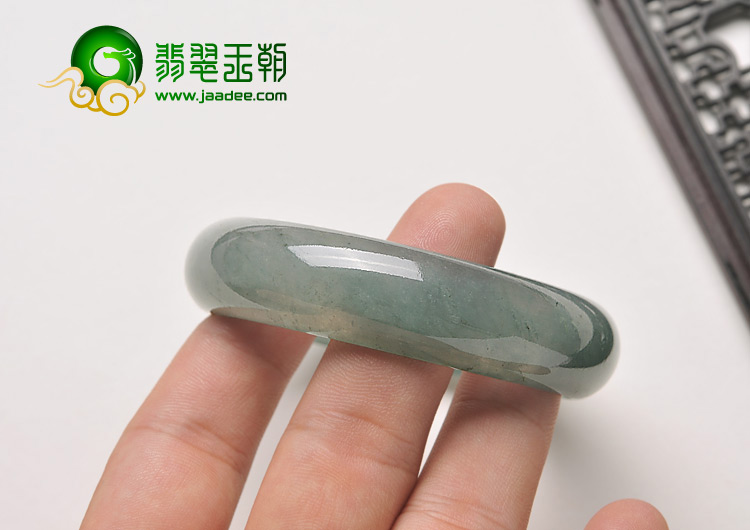 糯冰种油青缅甸翡翠A货手镯（57.7mm）