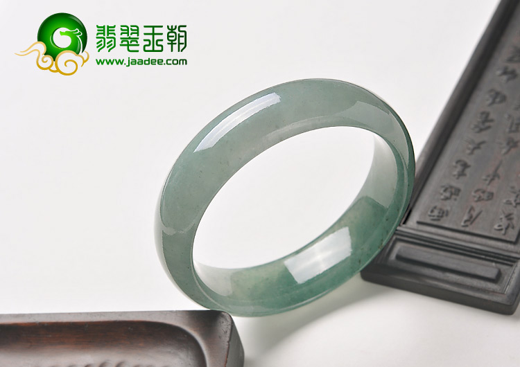 糯冰种油青缅甸翡翠A货手镯（57.5mm）