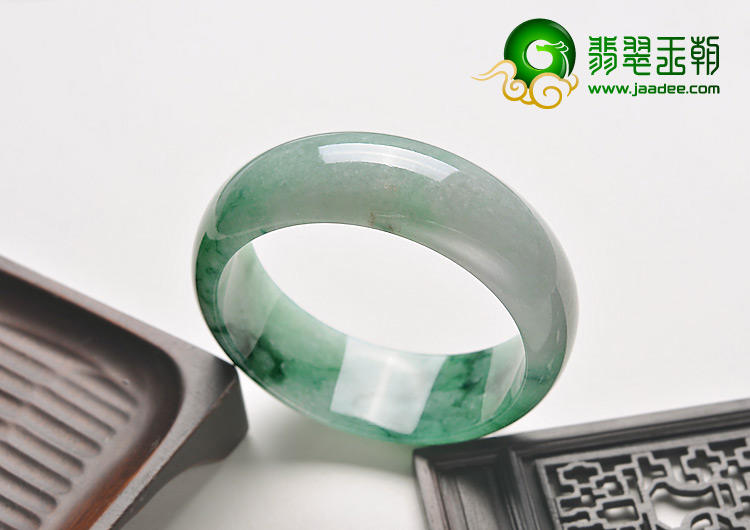 糯冰种飘花缅甸翡翠A货手镯（57.5mm）