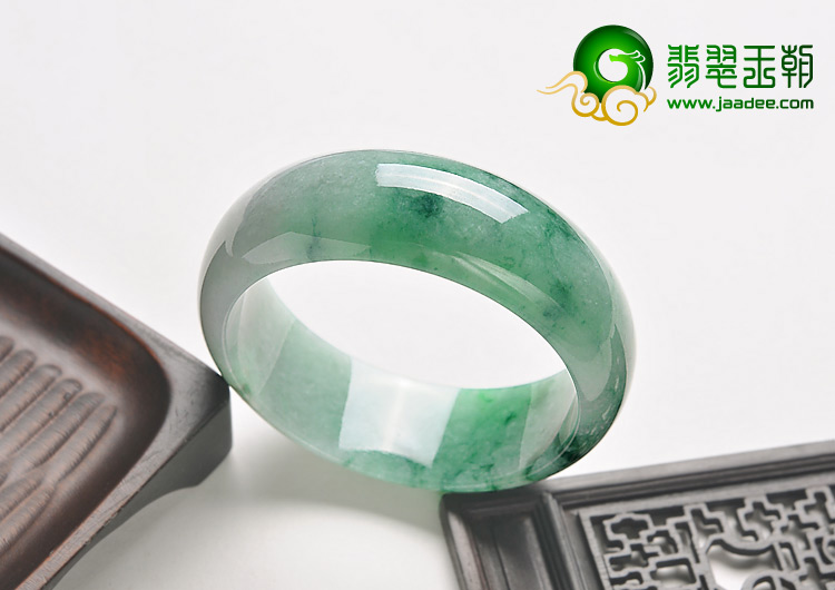 糯冰种飘花缅甸翡翠A货手镯（57.5mm）