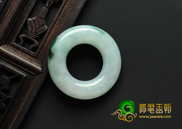 糯冰种飘绿花缅甸翡翠A货挂环