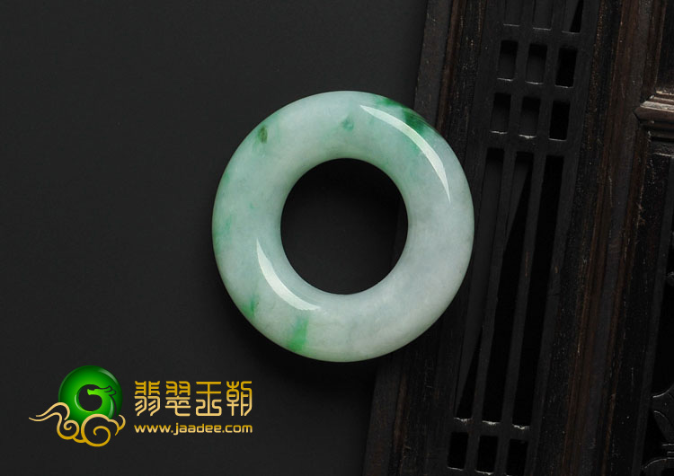 糯冰种飘绿花缅甸翡翠A货挂环