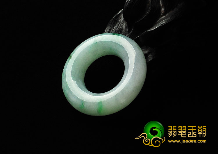 糯冰种飘绿花缅甸翡翠A货挂环