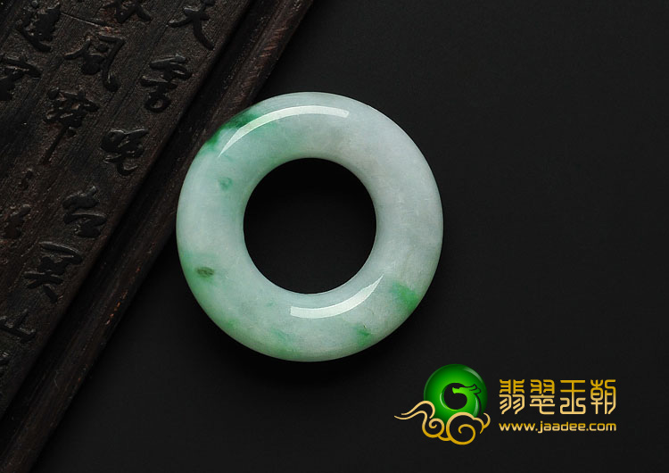 糯冰种飘绿花缅甸翡翠A货挂环