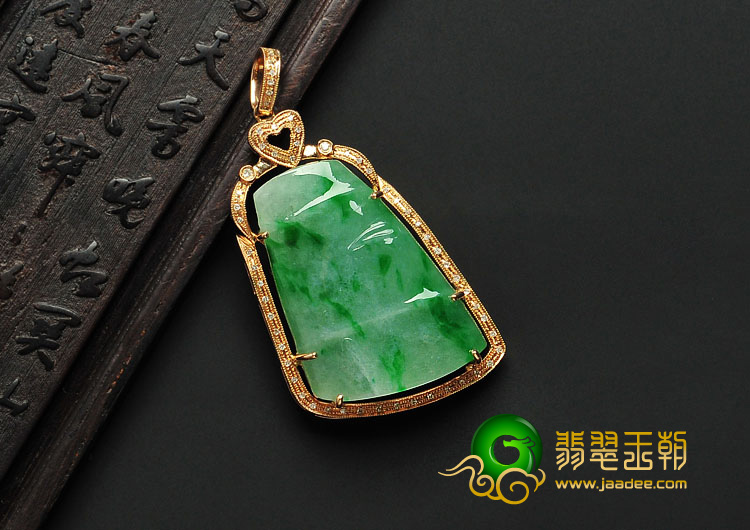 糯冰种翠色缅甸翡翠A货镀玫瑰金节节高胸坠（真钻）