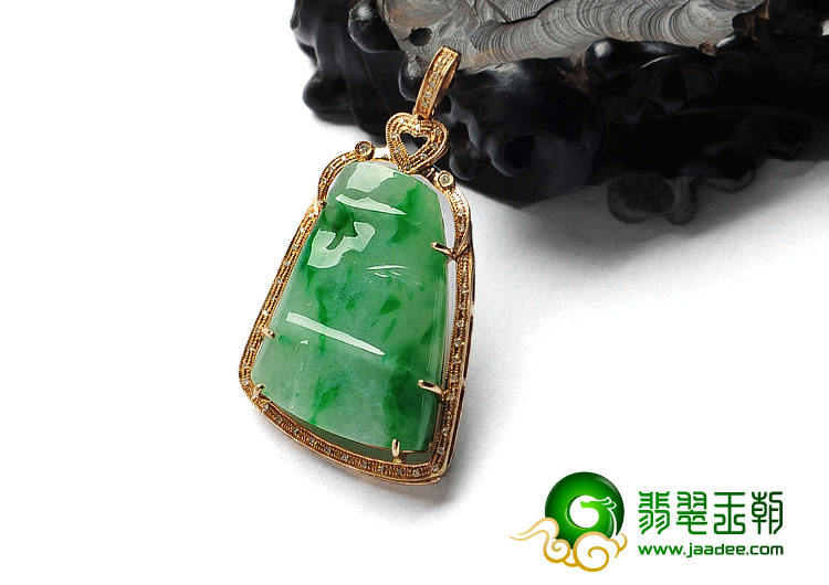 糯冰种翠色缅甸翡翠A货镀玫瑰金节节高胸坠（真钻）