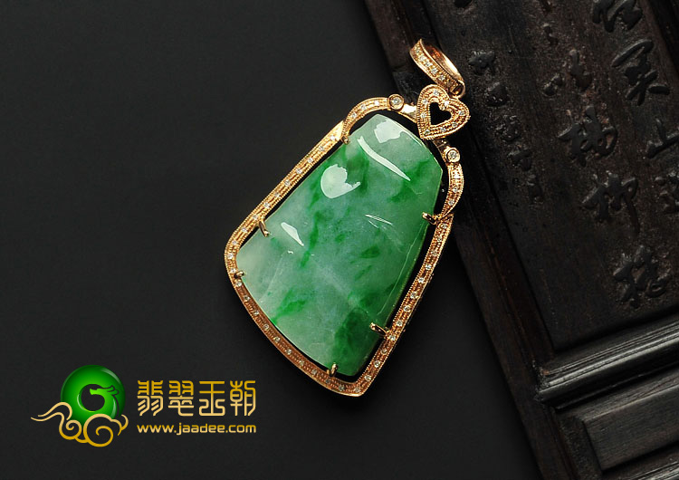 糯冰种翠色缅甸翡翠A货镀玫瑰金节节高胸坠（真钻）