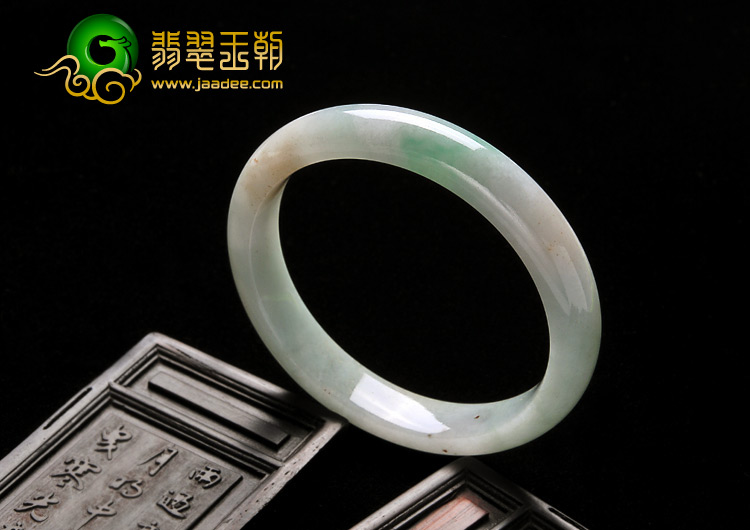 糯冰种淡春带彩缅甸翡翠A货手镯（56mm）
