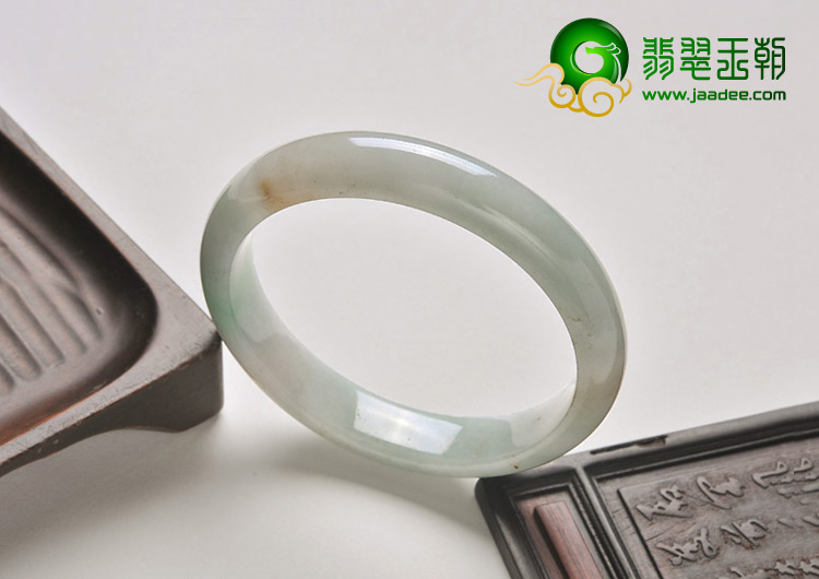 糯冰种淡春带彩缅甸翡翠A货手镯（56mm）